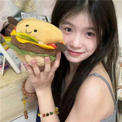 年轻女人